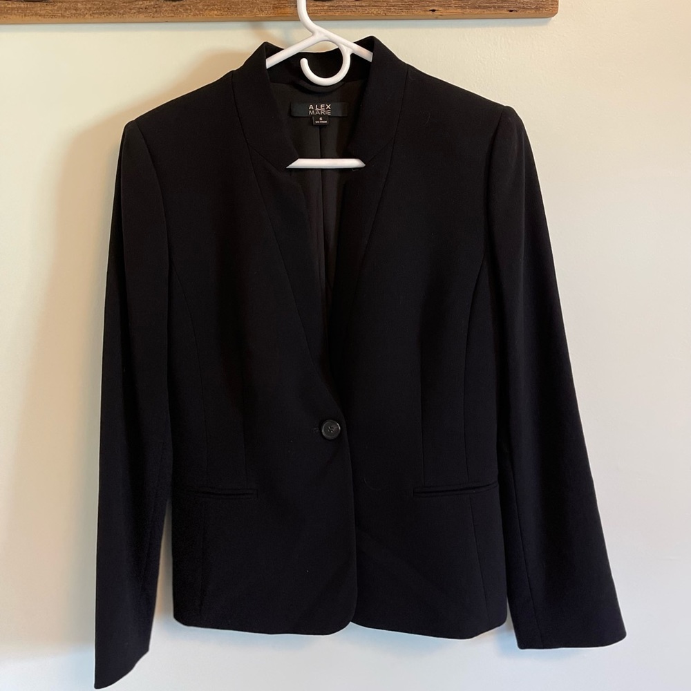 NWOT - women’s black blazer - size 6
